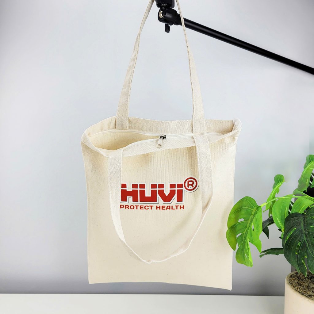 in logo lên túi vải canvas bằng công nghệ in PET chuyển nhiệt